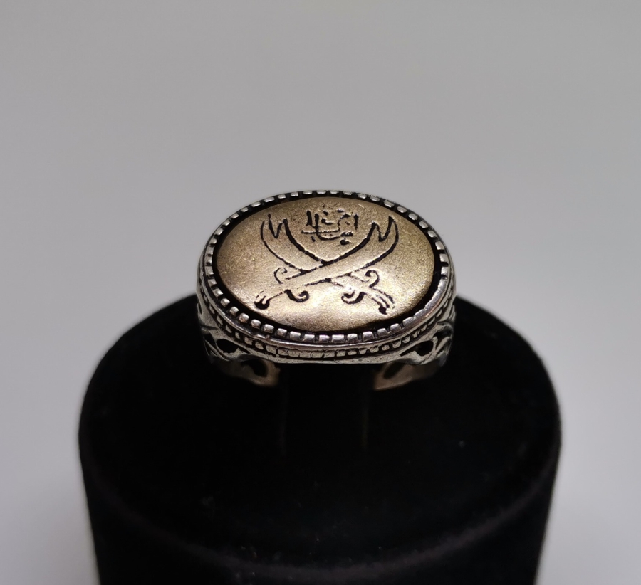 ZÜLFİKAR KILIÇLI KABARTMA İŞÇİLİKLİ GÜMÜŞ YÜZÜK