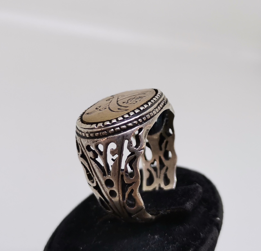 ZÜLFİKAR KILIÇLI KABARTMA İŞÇİLİKLİ GÜMÜŞ YÜZÜK