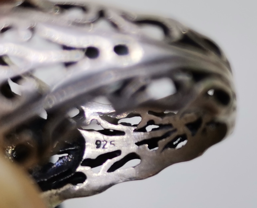 ZÜLFİKAR KILIÇLI KABARTMA İŞÇİLİKLİ GÜMÜŞ YÜZÜK