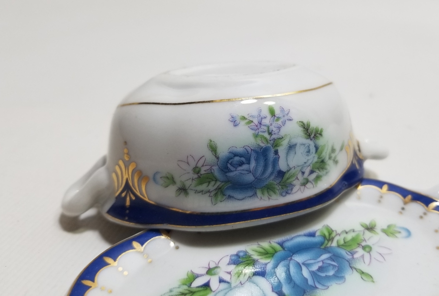 ÜZERİ ALTIN VARAKLI NADİR TİPTE ANTİKA PORSELEN HAVYARLIK