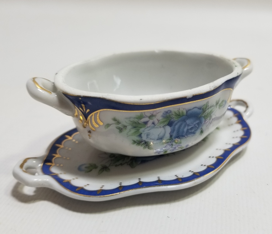 ÜZERİ ALTIN VARAKLI NADİR TİPTE ANTİKA PORSELEN HAVYARLIK