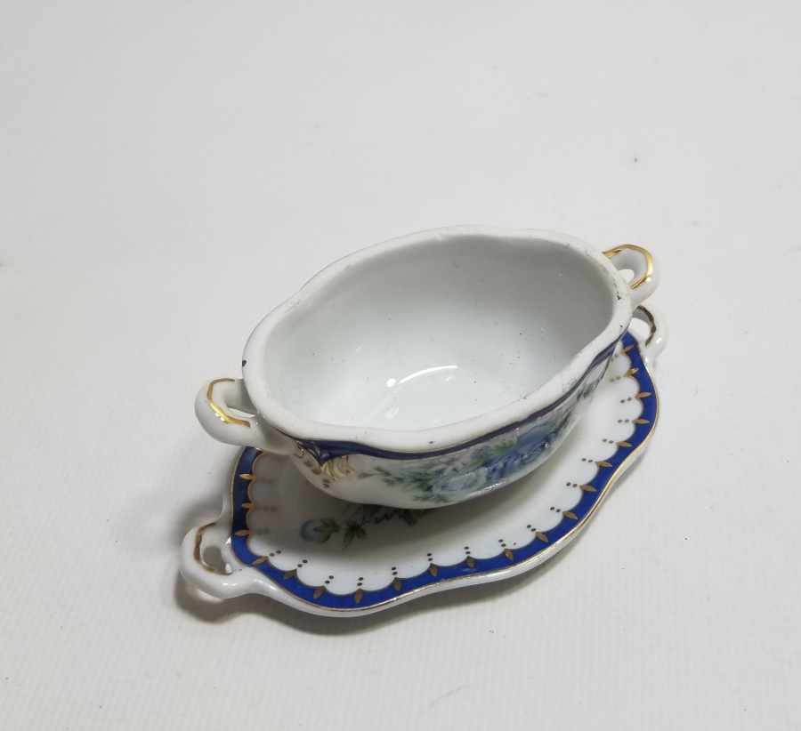 ÜZERİ ALTIN VARAKLI NADİR TİPTE ANTİKA PORSELEN HAVYARLIK