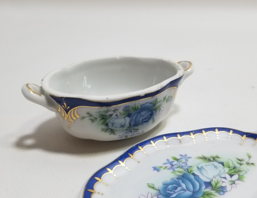 ÜZERİ ALTIN VARAKLI NADİR TİPTE ANTİKA PORSELEN HAVYARLIK