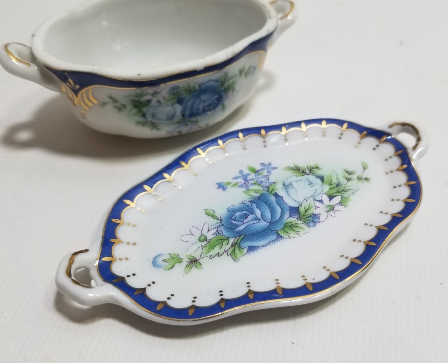 ÜZERİ ALTIN VARAKLI NADİR TİPTE ANTİKA PORSELEN HAVYARLIK