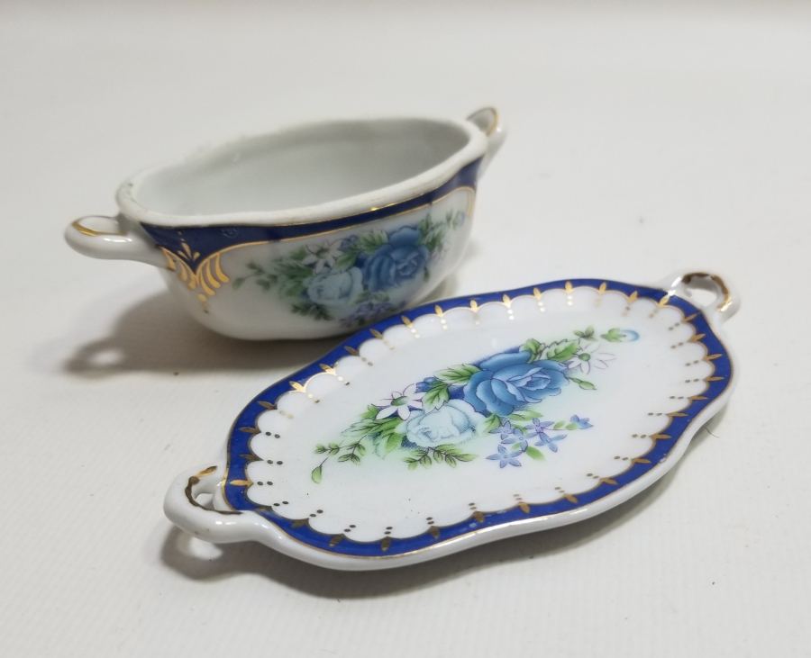 ÜZERİ ALTIN VARAKLI NADİR TİPTE ANTİKA PORSELEN HAVYARLIK