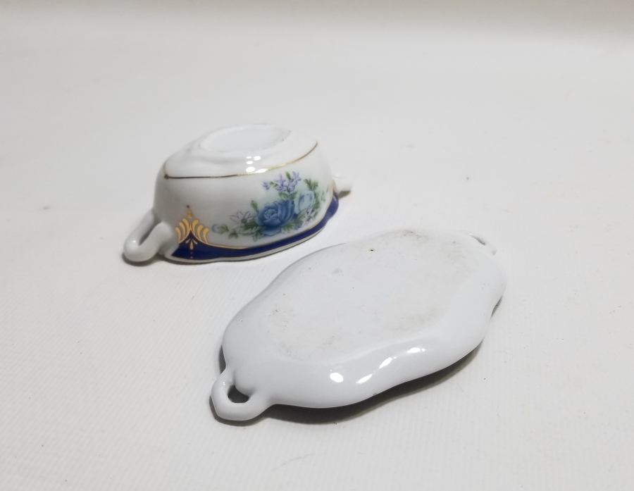 ÜZERİ ALTIN VARAKLI NADİR TİPTE ANTİKA PORSELEN HAVYARLIK