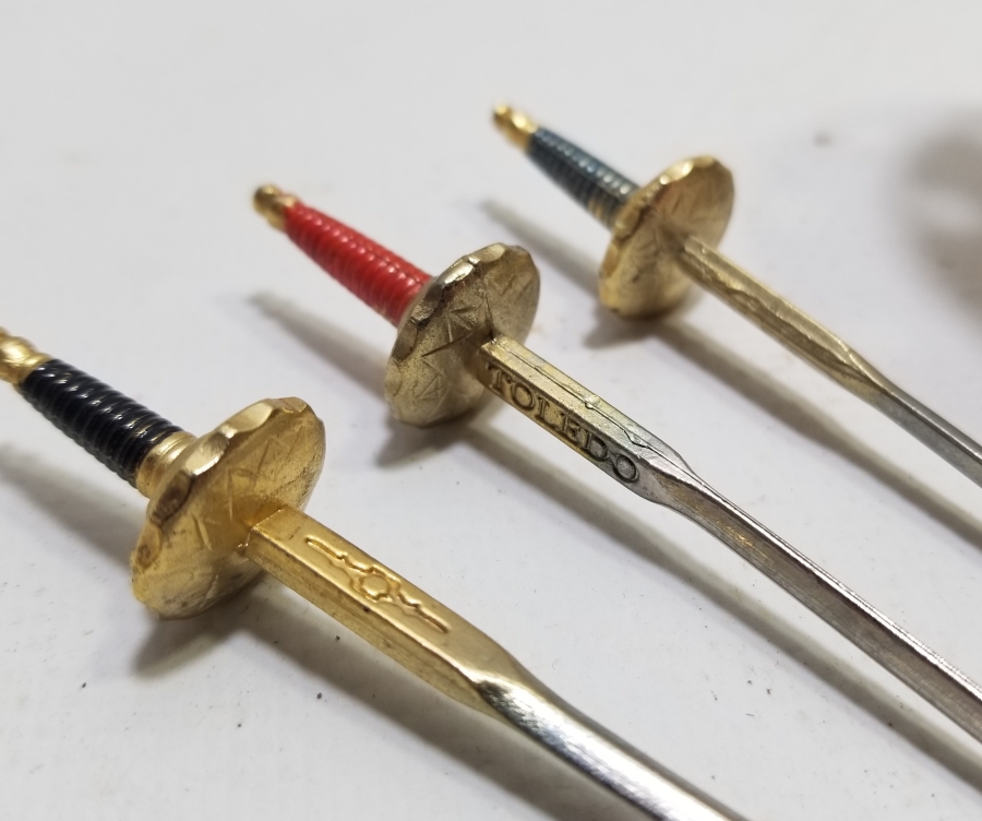 ANTİKA TOLEDO İŞİ KILIÇ FORMUNDA KANEPE STANDI