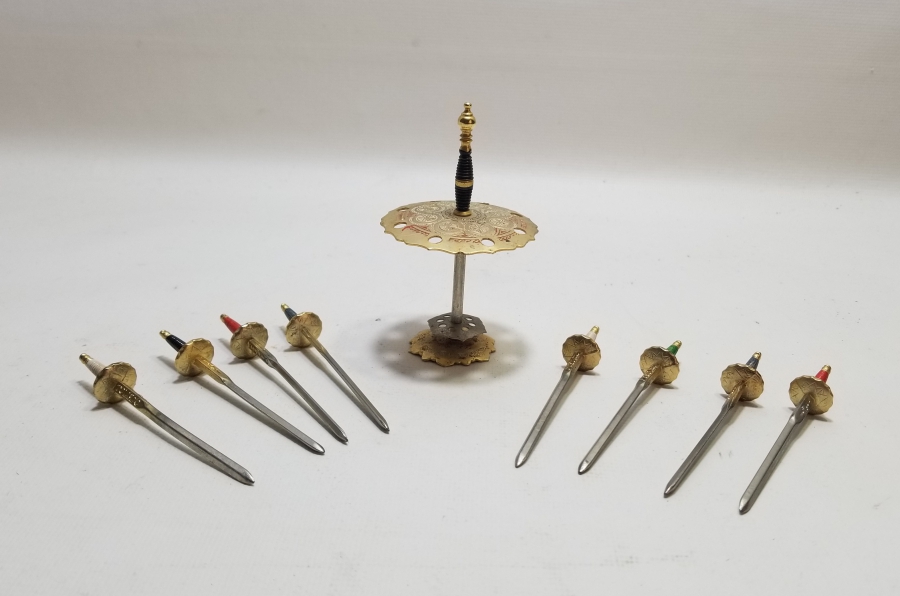 ANTİKA TOLEDO İŞİ KILIÇ FORMUNDA KANEPE STANDI