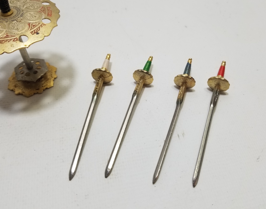 ANTİKA TOLEDO İŞİ KILIÇ FORMUNDA KANEPE STANDI