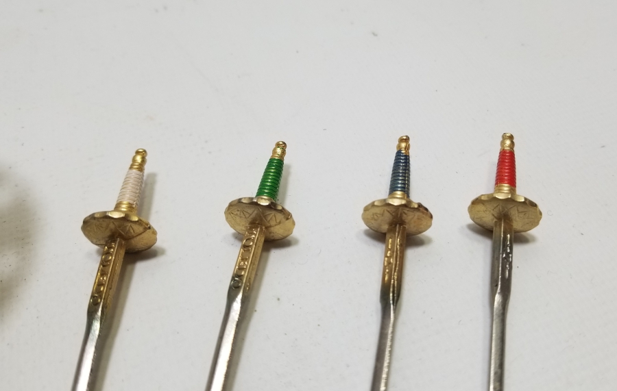 ANTİKA TOLEDO İŞİ KILIÇ FORMUNDA KANEPE STANDI