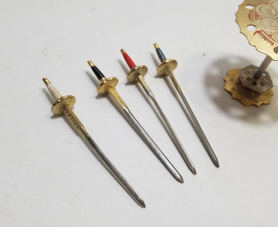 ANTİKA TOLEDO İŞİ KILIÇ FORMUNDA KANEPE STANDI