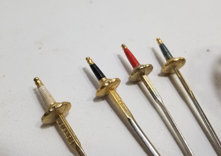 ANTİKA TOLEDO İŞİ KILIÇ FORMUNDA KANEPE STANDI