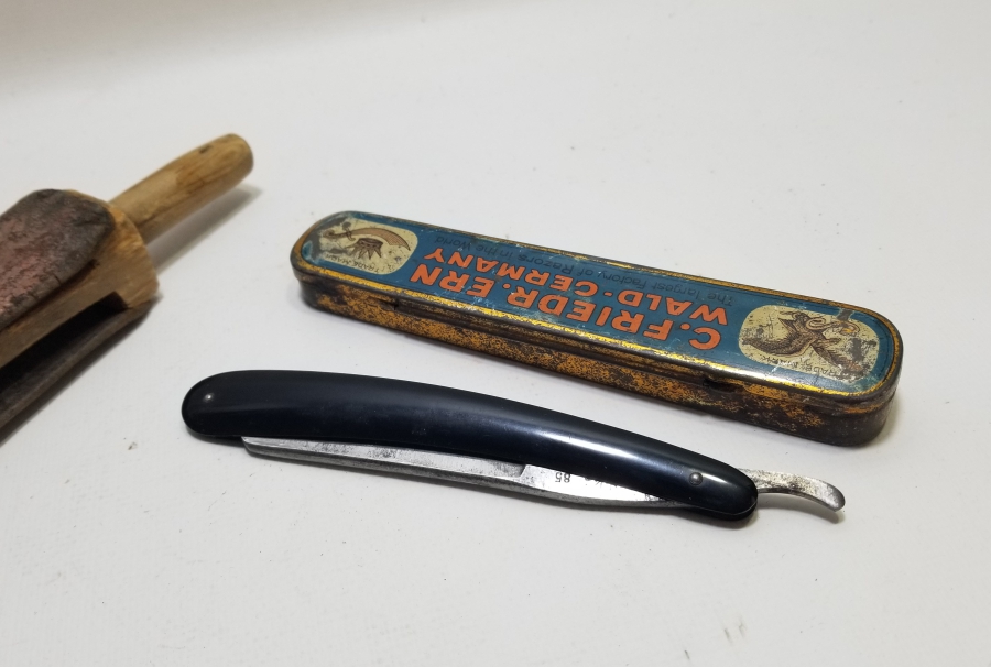 ORİJİNAL KUTUSUNDA OSMANLI DÖNEMİ BERBER USTURA TAKIMI