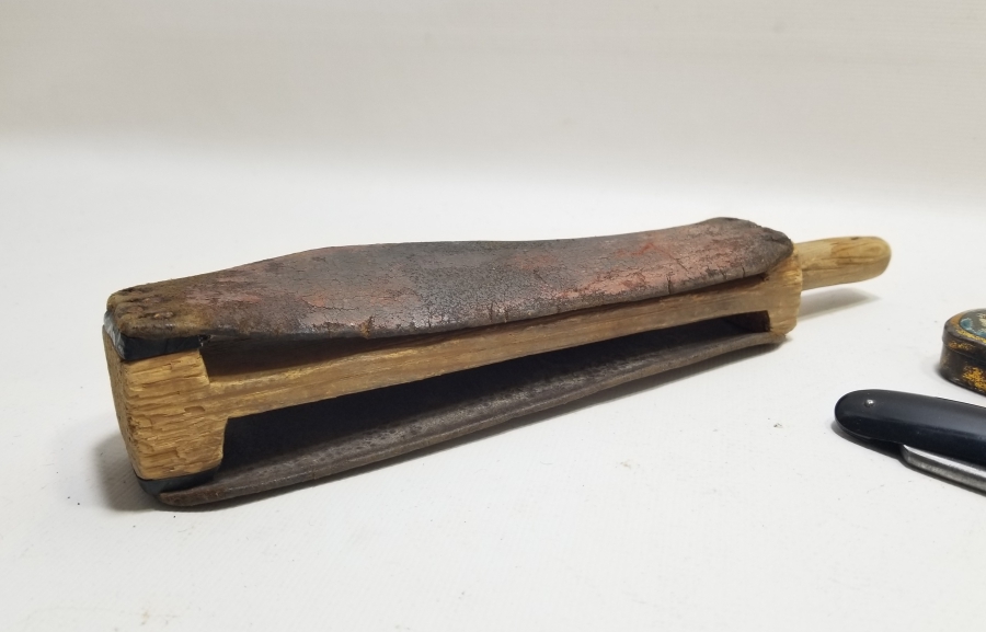 ORİJİNAL KUTUSUNDA OSMANLI DÖNEMİ BERBER USTURA TAKIMI