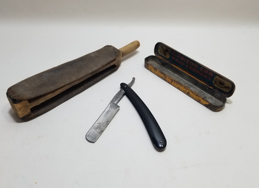 ORİJİNAL KUTUSUNDA OSMANLI DÖNEMİ BERBER USTURA TAKIMI