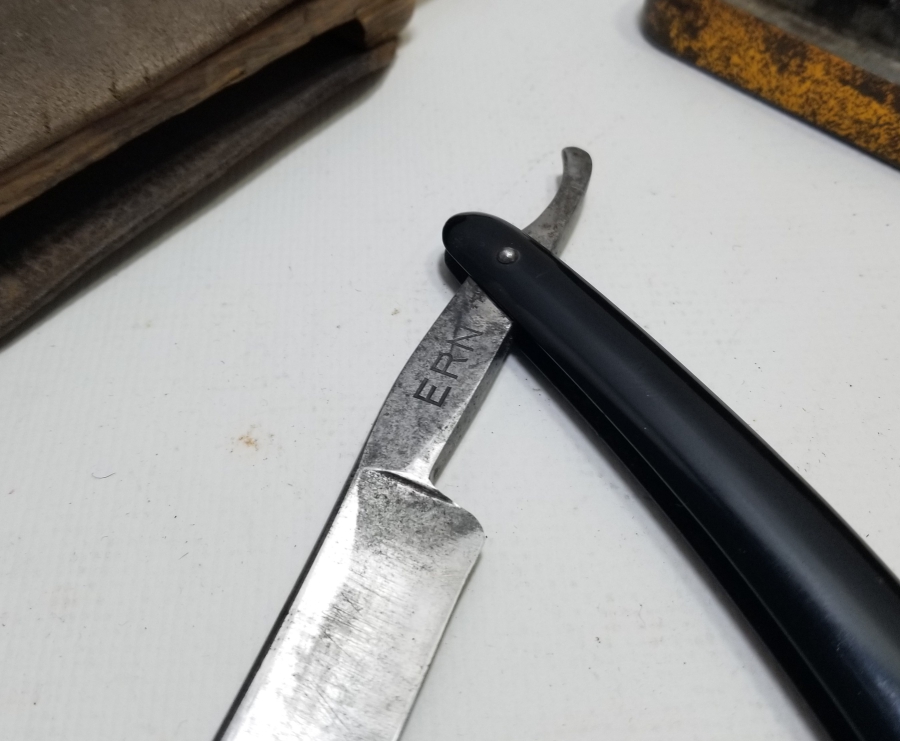 ORİJİNAL KUTUSUNDA OSMANLI DÖNEMİ BERBER USTURA TAKIMI