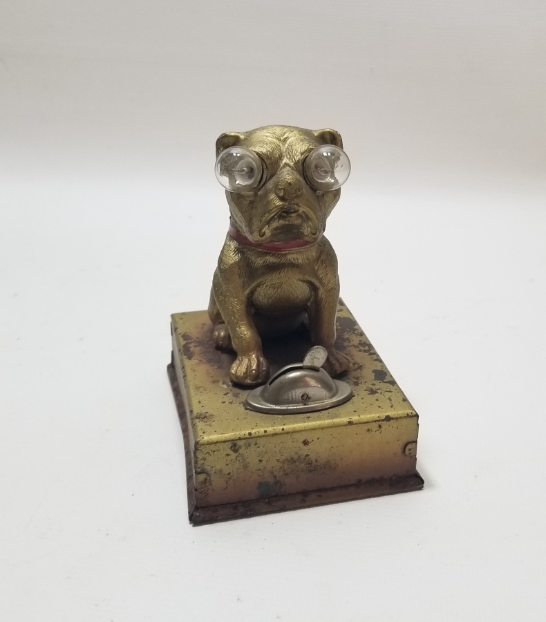 OTURAN KÖPEK FİGÜRLÜ ANTİKA LAMBA