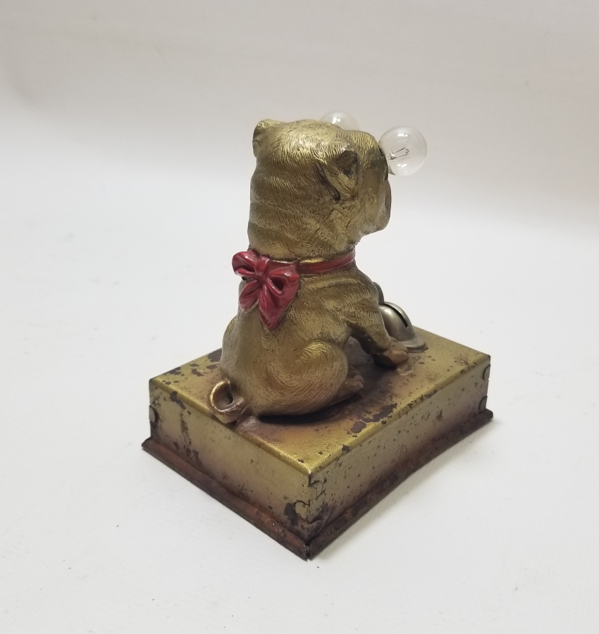 OTURAN KÖPEK FİGÜRLÜ ANTİKA LAMBA