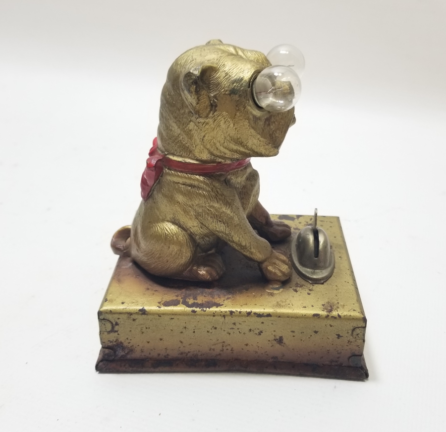 OTURAN KÖPEK FİGÜRLÜ ANTİKA LAMBA