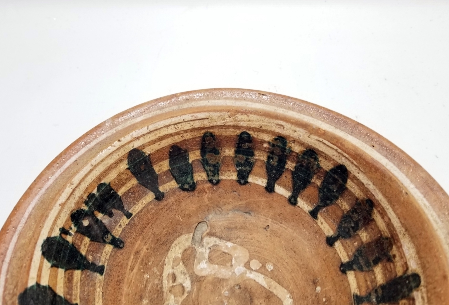 AKITMA İŞÇİLİKLİ VE USTASININ ADI YAZILI NADİR KINIK KASE