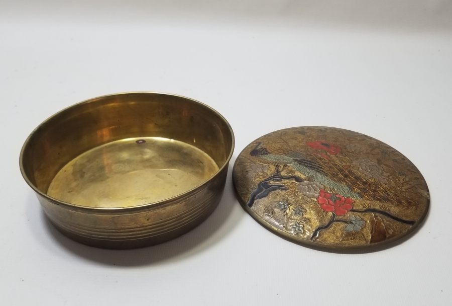 ÜZERİ MİNE İŞÇİLİKLİ ANTİKA KAPAKLI KUTU