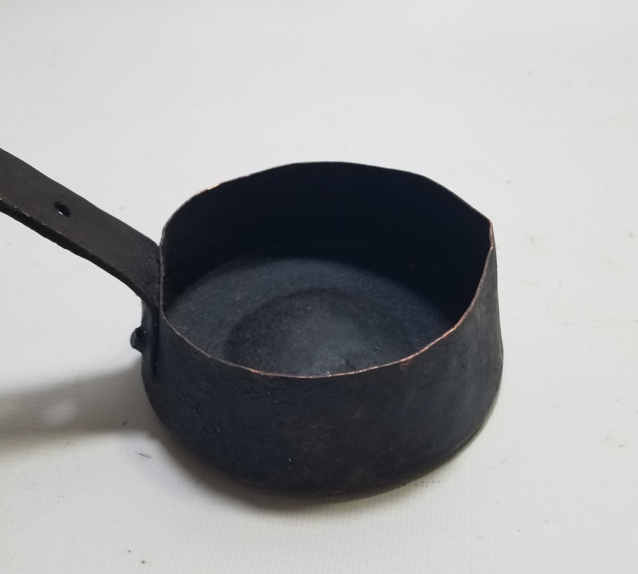 ASKISI YILAN BAŞI FORMUNDA OSMANLI DÖNEMİ KAHVE KAVURMA TAVASI