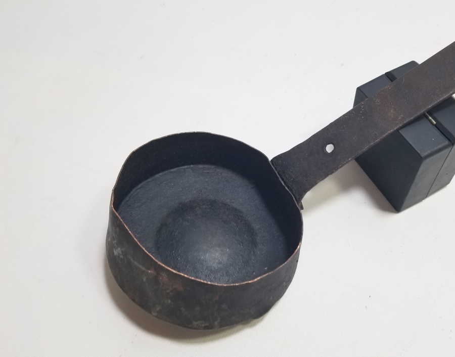 ASKISI YILAN BAŞI FORMUNDA OSMANLI DÖNEMİ KAHVE KAVURMA TAVASI