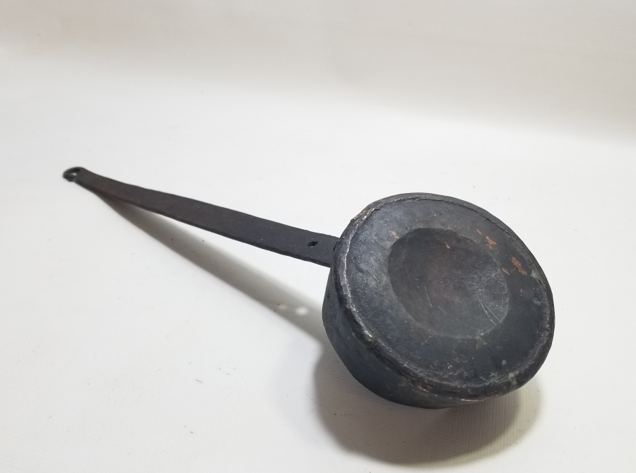 ASKISI YILAN BAŞI FORMUNDA OSMANLI DÖNEMİ KAHVE KAVURMA TAVASI