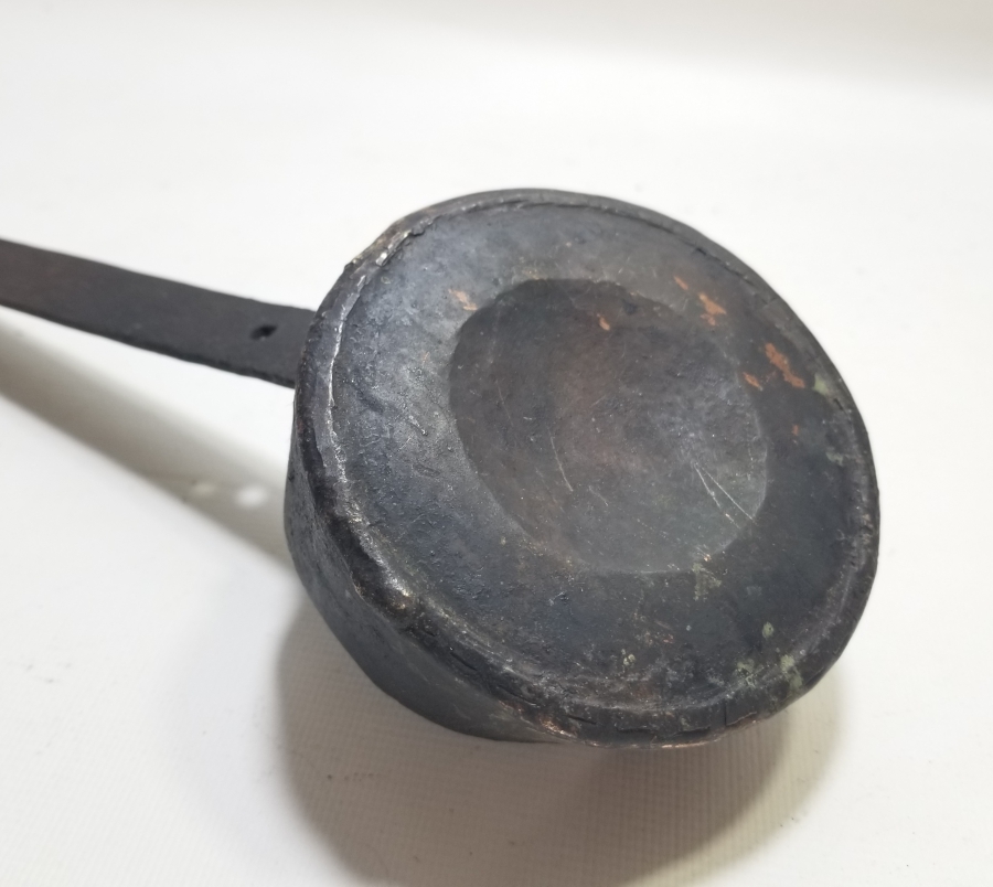 ASKISI YILAN BAŞI FORMUNDA OSMANLI DÖNEMİ KAHVE KAVURMA TAVASI