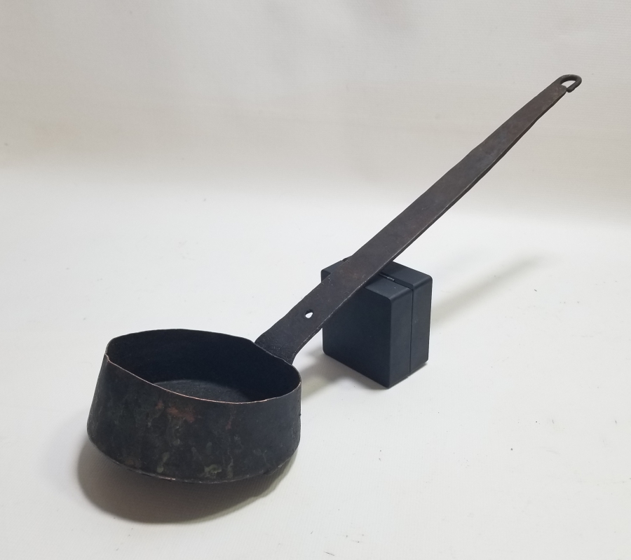 ASKISI YILAN BAŞI FORMUNDA OSMANLI DÖNEMİ KAHVE KAVURMA TAVASI