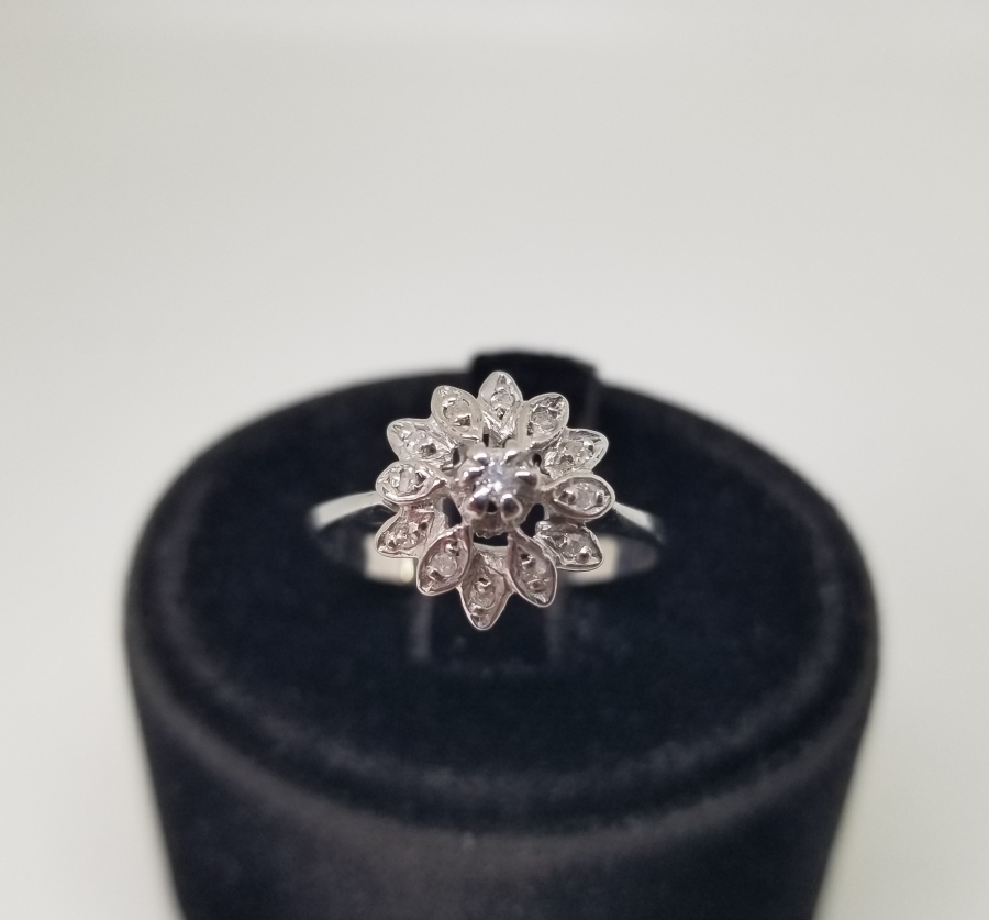 PIRLANTA TAŞLI PAPATYA MODELİ YÜZÜK