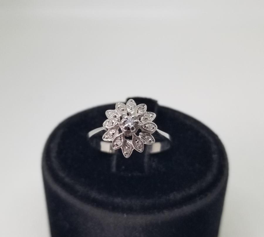 PIRLANTA TAŞLI PAPATYA MODELİ YÜZÜK