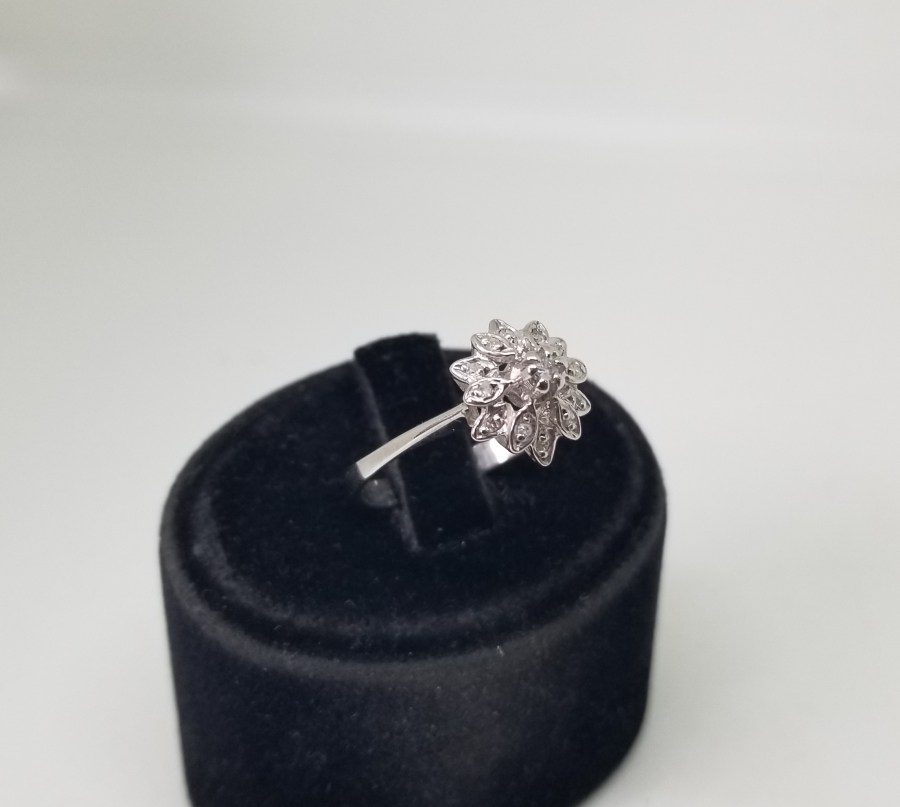 PIRLANTA TAŞLI PAPATYA MODELİ YÜZÜK