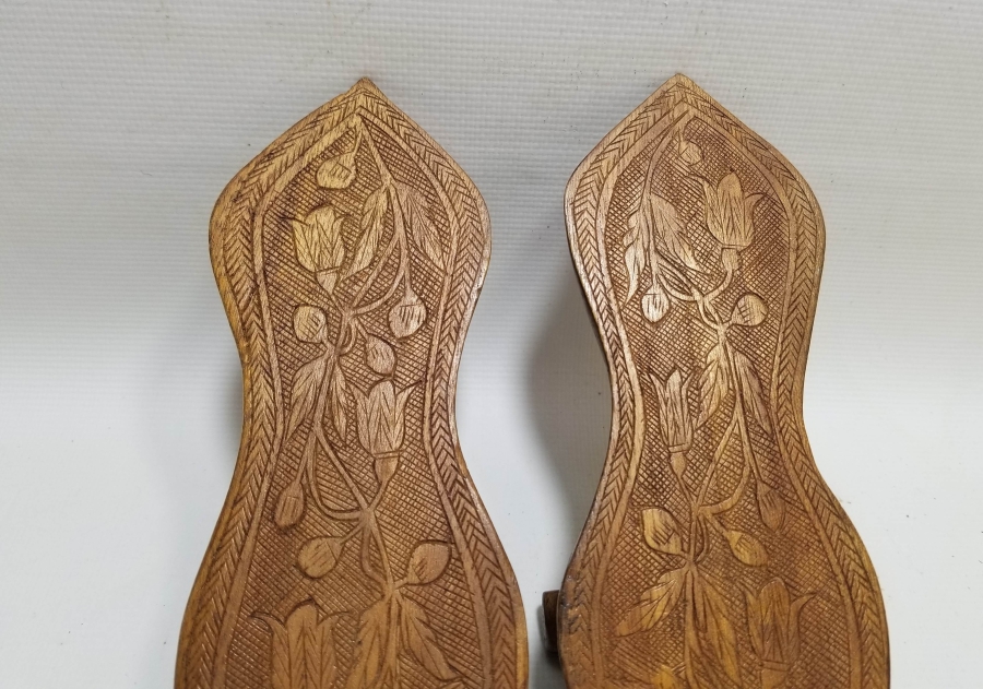 ÜZERİ HAYAT AĞACI VE LALE FİGÜRLÜ OSMANLI DÖNEMİ NALIN - TAKUNYA