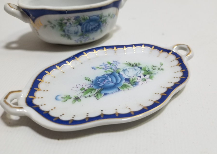 ÜZERİ ALTIN VARAKLI NADİR TİPTE ANTİKA PORSELEN HAVYARLIK