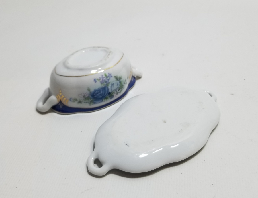 ÜZERİ ALTIN VARAKLI NADİR TİPTE ANTİKA PORSELEN HAVYARLIK