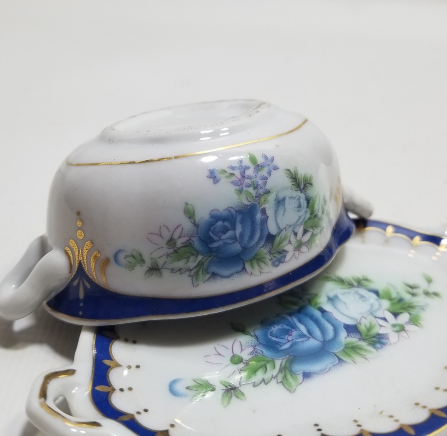 ÜZERİ ALTIN VARAKLI NADİR TİPTE ANTİKA PORSELEN HAVYARLIK