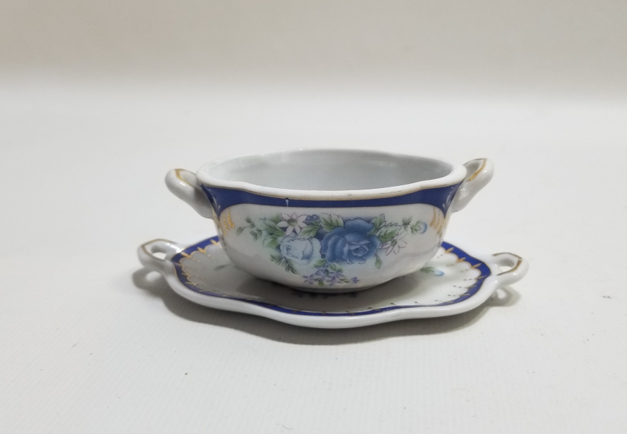 ÜZERİ ALTIN VARAKLI NADİR TİPTE ANTİKA PORSELEN HAVYARLIK