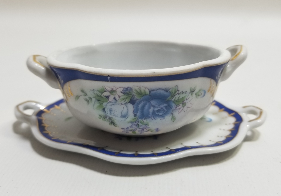 ÜZERİ ALTIN VARAKLI NADİR TİPTE ANTİKA PORSELEN HAVYARLIK