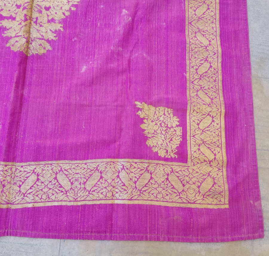 OSMANLI DÖNEMİ HEREKE YAPIMI GÜMÜŞ SIRMA İŞÇİLİKLİ İPEK GELİN HAMAM BOHÇASI