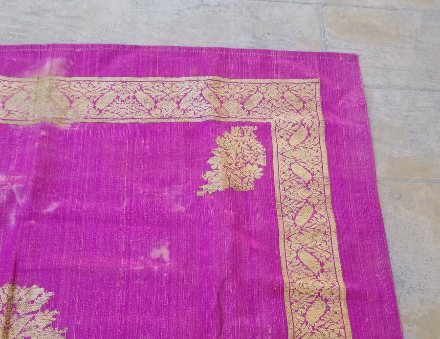 OSMANLI DÖNEMİ HEREKE YAPIMI GÜMÜŞ SIRMA İŞÇİLİKLİ İPEK GELİN HAMAM BOHÇASI