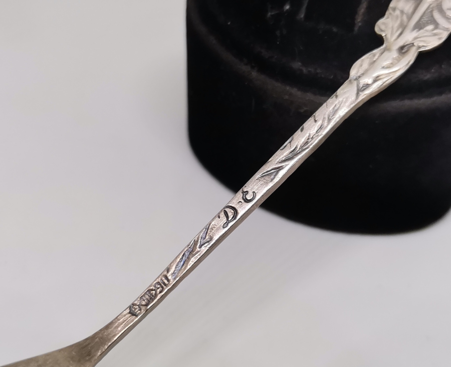 KABARTMA İŞÇİLİKLİ ANTİKA GÜMÜŞ KAŞIK