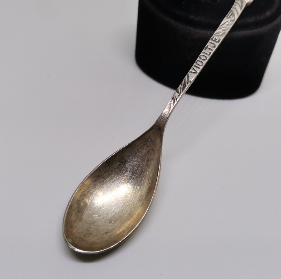 KABARTMA İŞÇİLİKLİ ANTİKA GÜMÜŞ KAŞIK