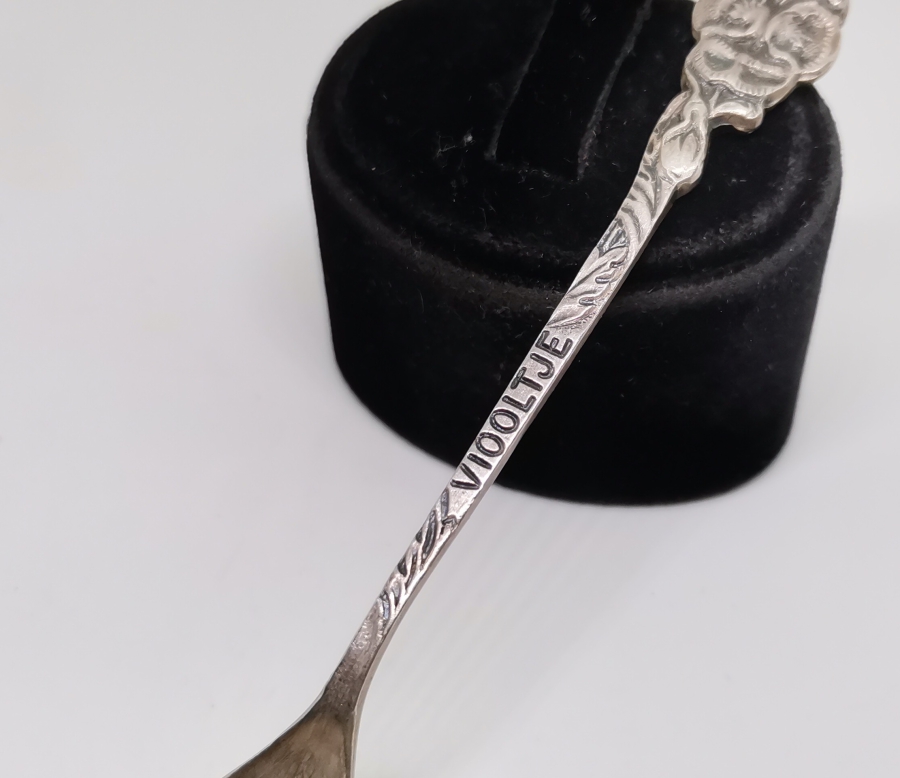 KABARTMA İŞÇİLİKLİ ANTİKA GÜMÜŞ KAŞIK