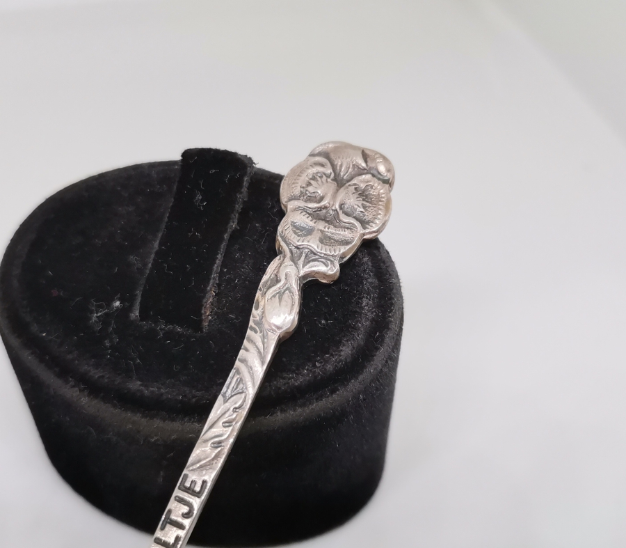 KABARTMA İŞÇİLİKLİ ANTİKA GÜMÜŞ KAŞIK