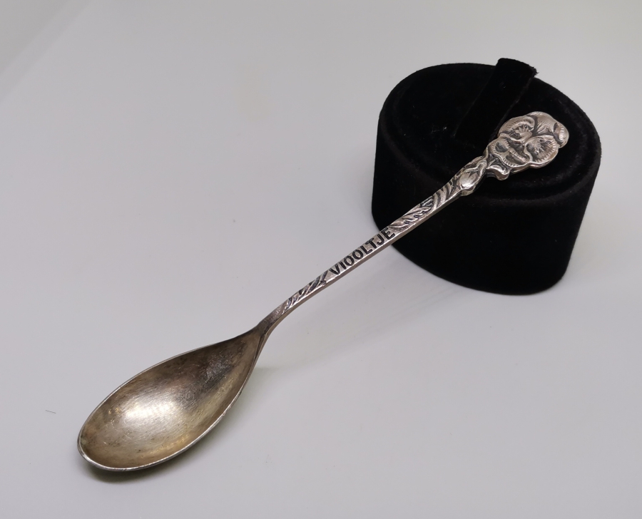 KABARTMA İŞÇİLİKLİ ANTİKA GÜMÜŞ KAŞIK