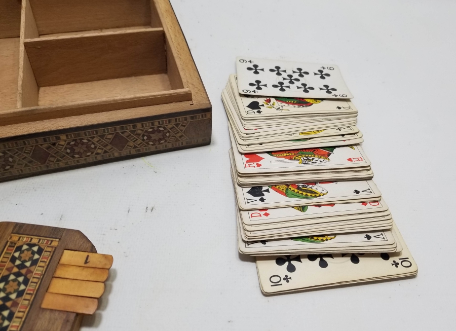 MARKUTERİ İŞÇİLİKLİ VE ORİJİNAL KUTUSUNDA NADİR ANTİKA BEZİK TAKIMI