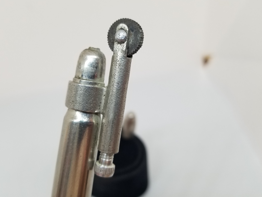 MAVZER MERMİSİ FORMUNDA YAPILMIŞ ANTİKA SUBAY ÇAKMAĞI