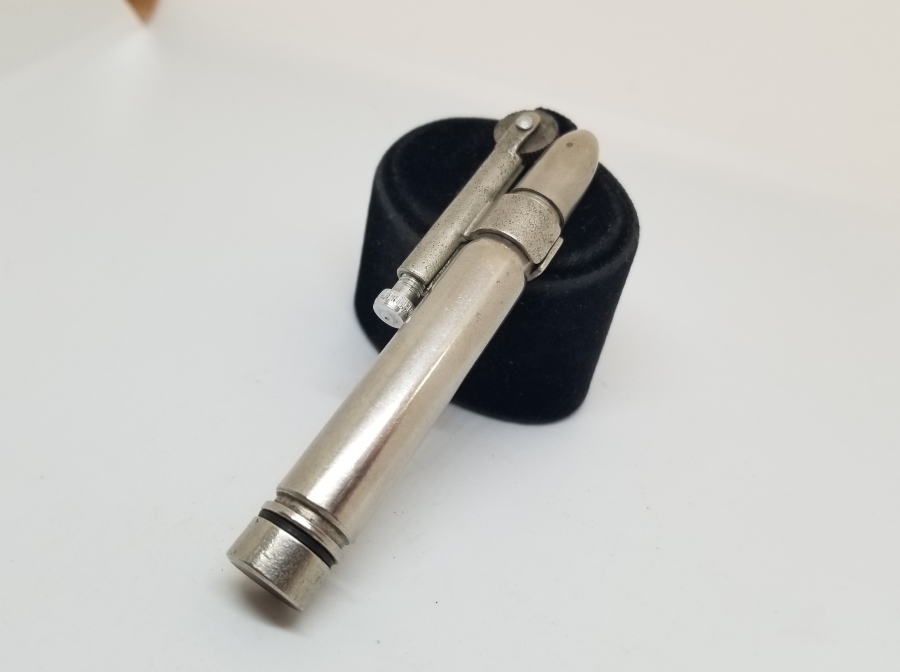 MAVZER MERMİSİ FORMUNDA YAPILMIŞ ANTİKA SUBAY ÇAKMAĞI