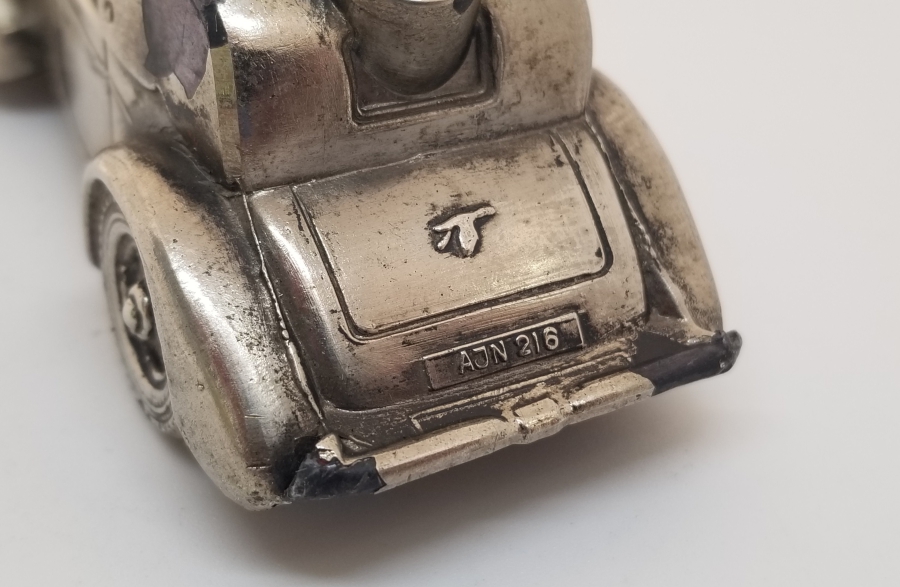 KLASİK ARABA FORMUNDA YAPILMIŞ ANTİKA MASA ÇAKMAĞI